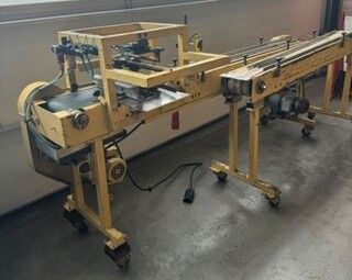 Invoerband trays flowpakmachine Eigen bouw, geel, bouwjaar 2012